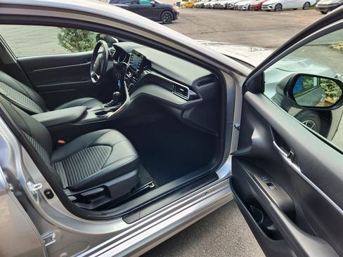 Used 2024 Toyota Camry SE image 11
