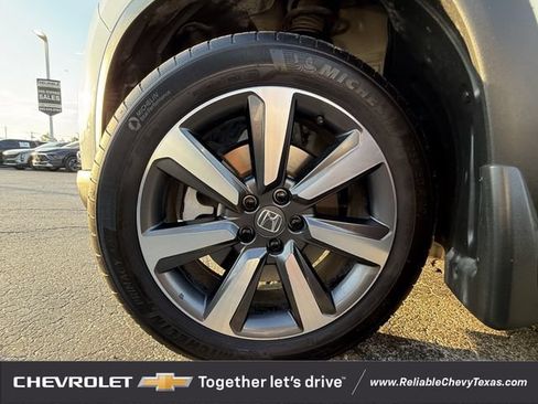 Used 2024 Honda Pilot Touring image 10