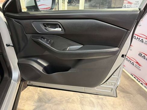 Used 2025 Nissan Rogue SV image 48