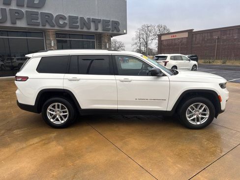 Used 2023 Jeep Grand Cherokee L Laredo image 3