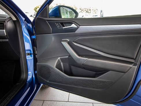 Used 2024 Volkswagen Jetta SE w/ Panoramic Sunroof Package FWD image 20
