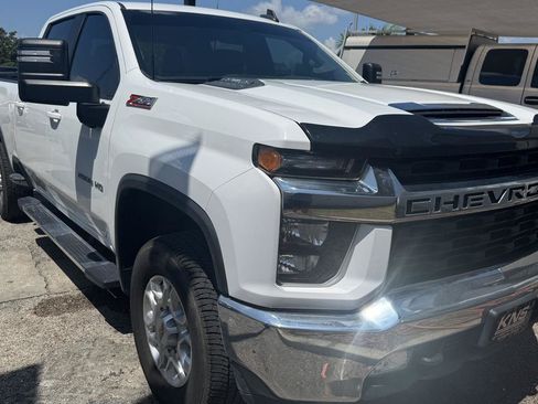 Used 2023 Chevrolet Silverado 2500 LT w/ Convenience Package AWD/4WD image 2