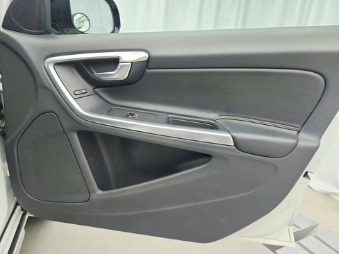 Used 2016 Volvo V60 T5 Cross Country image 26