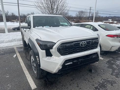 Used 2024 Toyota Tacoma TRD Sport image 1
