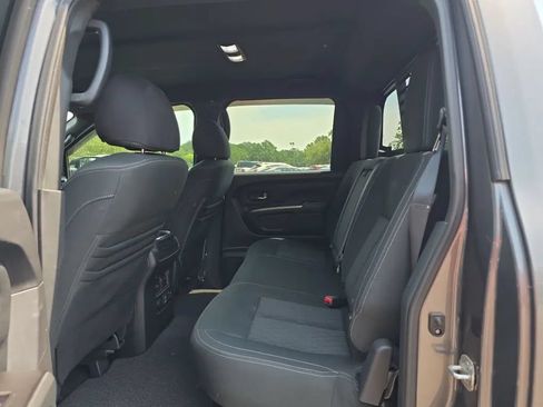 Used 2019 Nissan Titan SV w/ SV Convenience Package RWD image 40