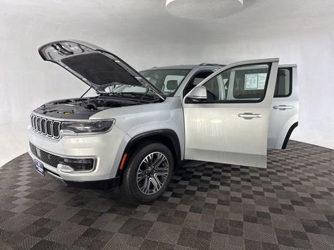 Used 2022 Jeep Wagoneer Series III w/ Convenience Group I AWD/4WD image 12