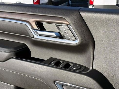 Used 2024 GMC Sierra 2500 SLT image 14