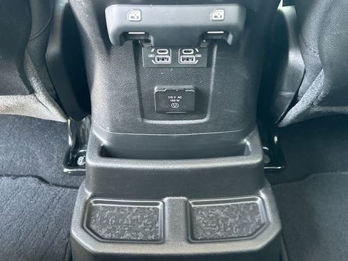 Used 2025 Jeep Wrangler Unlimited Rubicon 4xe image 18