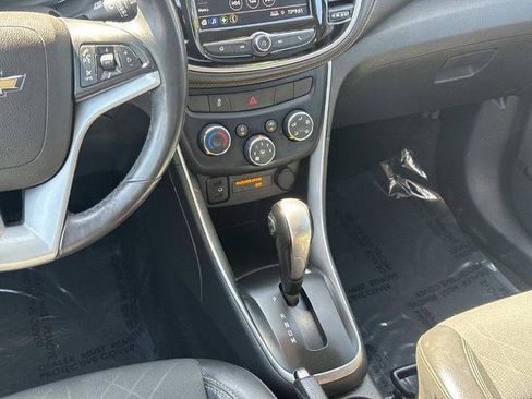 Used 2020 Chevrolet Trax LT w/ Driver Confidence Package FWD image 14
