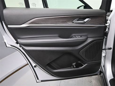 New 2025 Jeep Grand Cherokee L Limited image 15