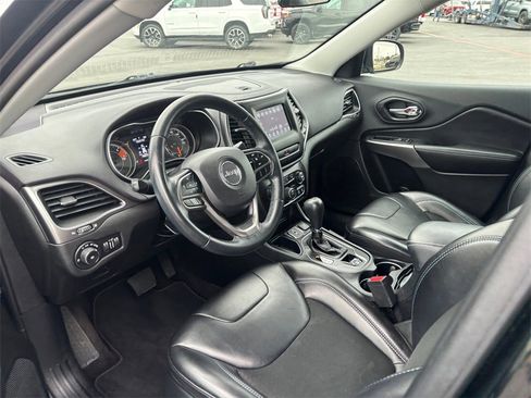Used 2019 Jeep Cherokee Latitude Plus image 8