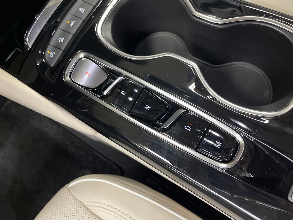 Used 2023 Buick Envision Avenir AWD/4WD image 23