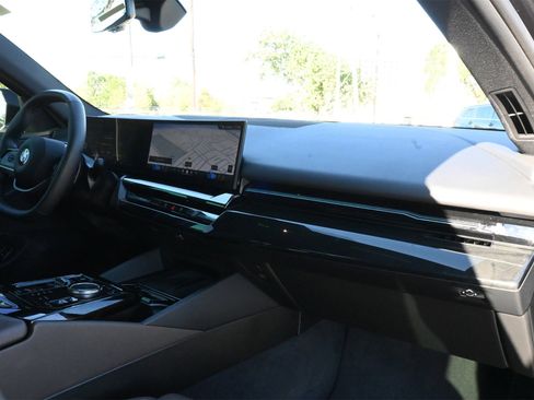 Used 2024 BMW 530i image 25