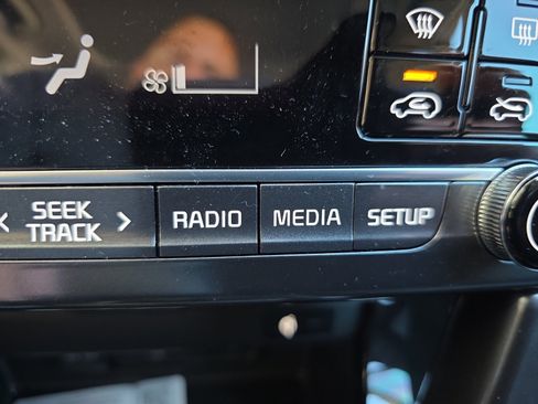 Certified 2025 Kia Seltos EX w/ EX Sunroof Package image 14