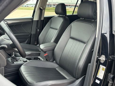 Used 2024 Volkswagen Tiguan SE image 13