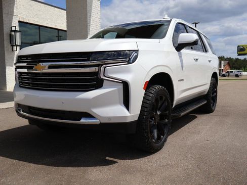 Used 2022 Chevrolet Tahoe LT w/ Luxury Package image 2