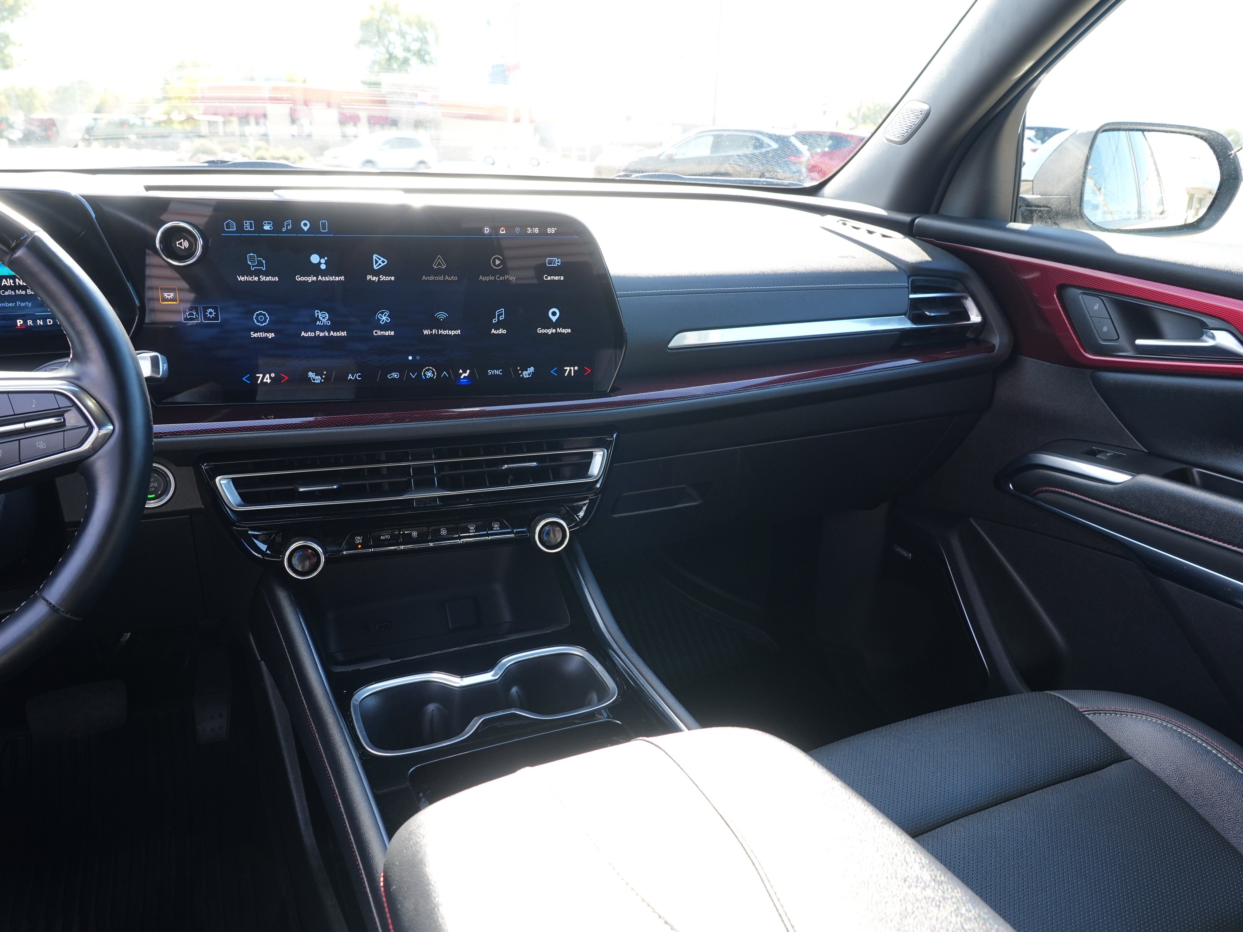 Used 2024 Chevrolet Traverse Z71 w/ Enhanced Driving Package AWD/4WD image 23
