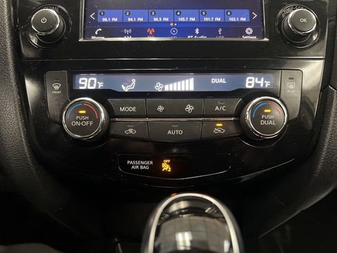 Used 2018 Nissan Rogue SV AWD/4WD image 29