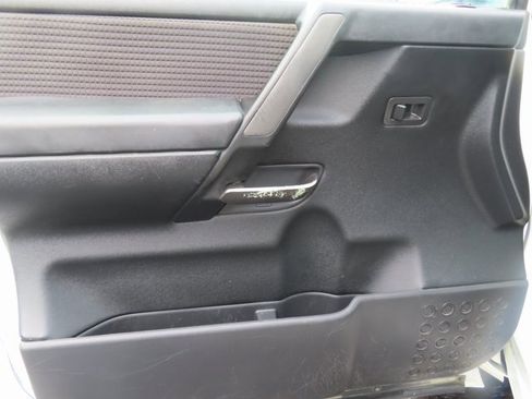 Used 2012 Nissan Titan SV w/ SV Value Truck Pkg image 11