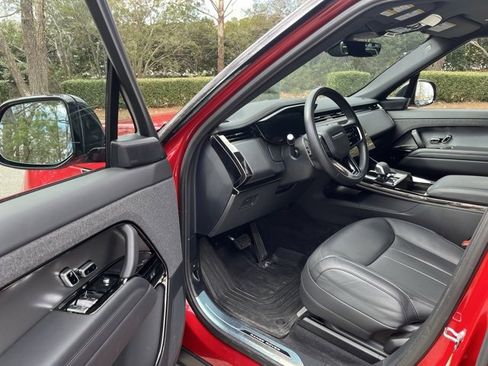 Used 2025 Land Rover Range Rover Sport SE image 4