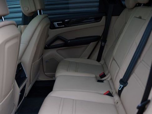 Used 2022 Porsche Cayenne S image 24