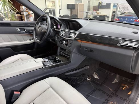 Used 2010 Mercedes-Benz E 350 Sedan w/ Premium 1 Pkg image 18