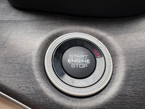 Used 2022 Jeep Grand Cherokee L Limited AWD/4WD image 17