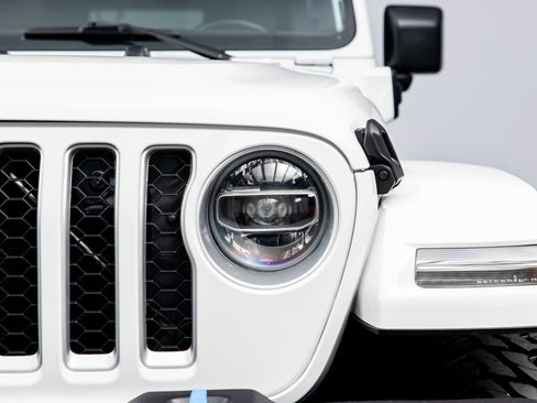 Used 2022 Jeep Wrangler Sahara image 5