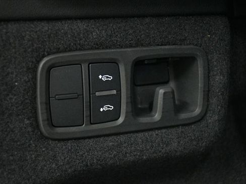 Used 2025 Lamborghini Urus SE AWD/4WD image 20