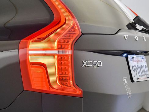 Certified 2025 Volvo XC90 B6 Plus image 12