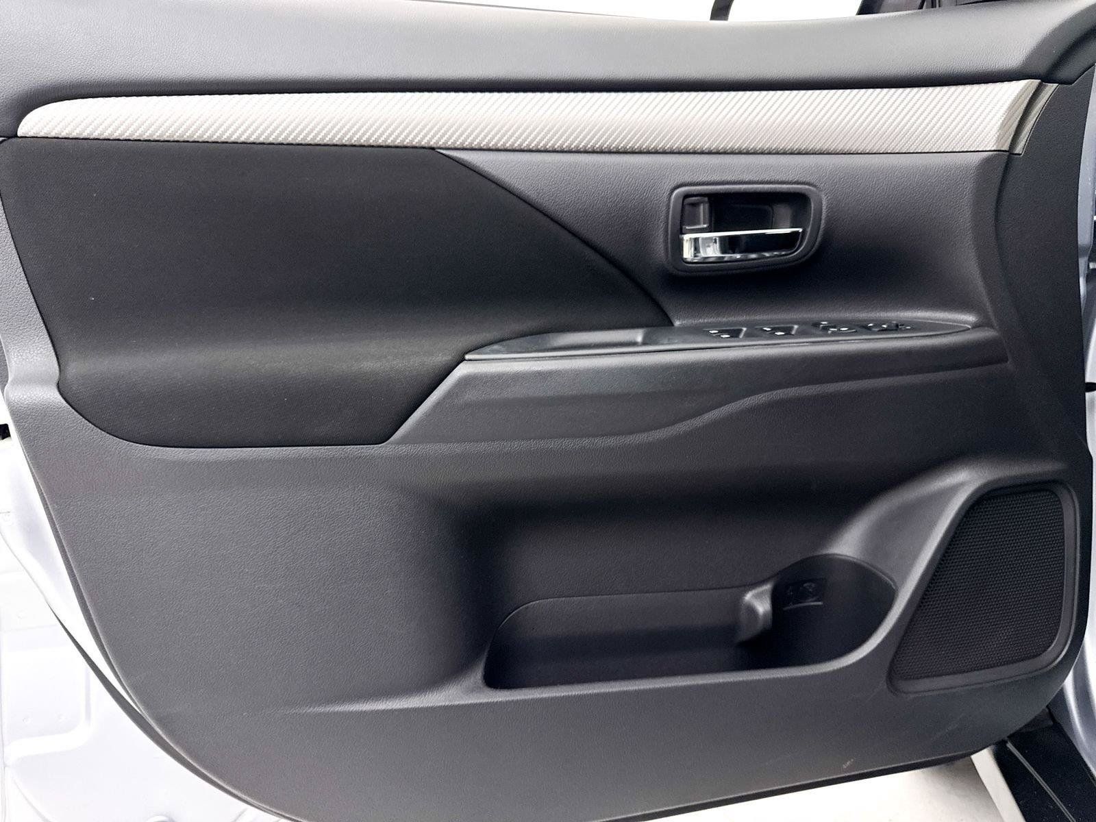 Used 2016 Mitsubishi Outlander SE FWD image 18