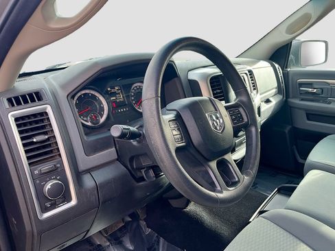 Used 2020 RAM 1500 Classic SLT AWD/4WD image 9