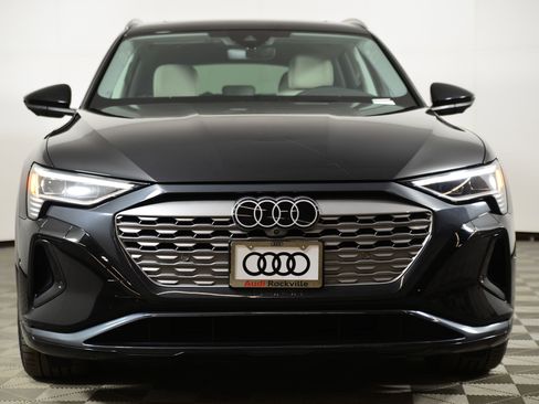 Used 2024 Audi Q8 e-tron Premium Plus w/ Premium Plus Package image 6