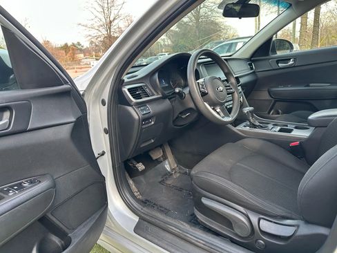 Used 2020 Kia Optima LX image 9