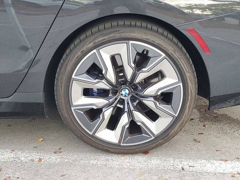 Certified 2023 BMW 740i RWD image 4