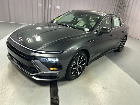 Used 2025 Hyundai Sonata SEL FWD image 3