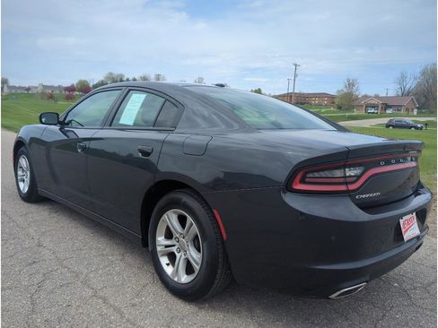 Used 2019 Dodge Charger SXT image 5