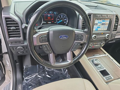 Used 2019 Ford Expedition Max Platinum image 18