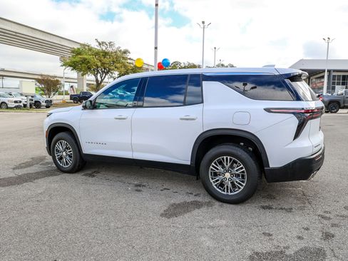 Used 2024 Chevrolet Traverse LS image 10