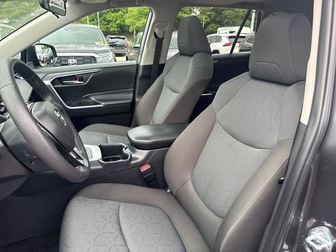Used 2025 Toyota RAV4 XLE w/ Convenience Package AWD/4WD image 16