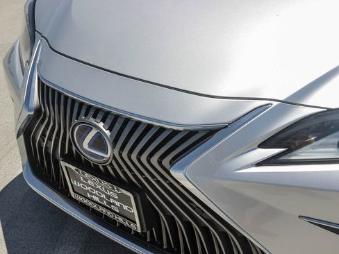 Used 2020 Lexus ES 300h w/ Premium Package FWD image 9
