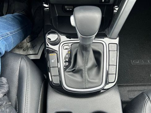 Used 2023 Kia Seltos SX image 31