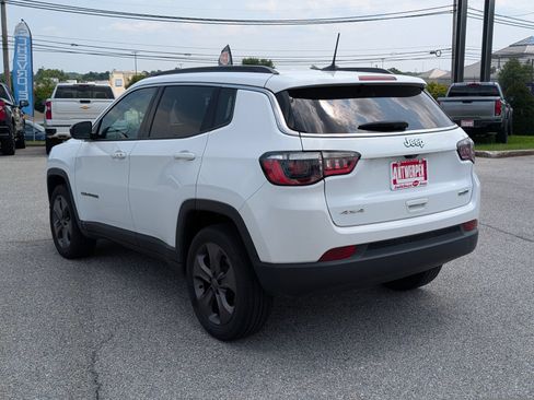 Used 2022 Jeep Compass Latitude AWD/4WD image 5