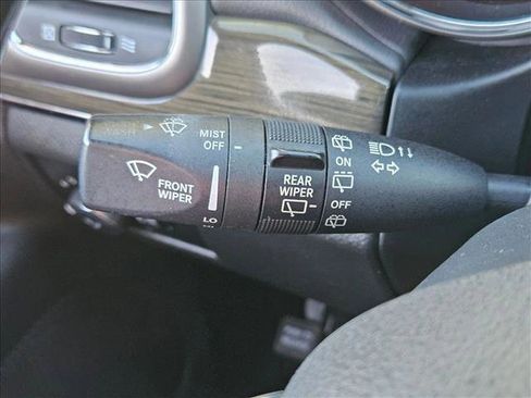 Used 2018 Jeep Grand Cherokee Overland image 14