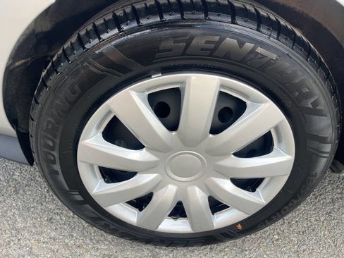 Used 2013 Ford Fiesta SE image 17