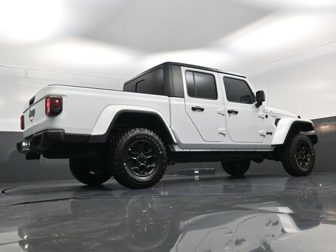 Used 2023 Jeep Gladiator Sport AWD/4WD image 19