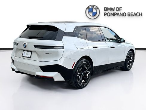 Used 2024 BMW iX xDrive50 w/ Premium Package AWD/4WD image 7