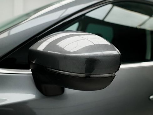 Used 2025 Nissan Pathfinder SV image 12