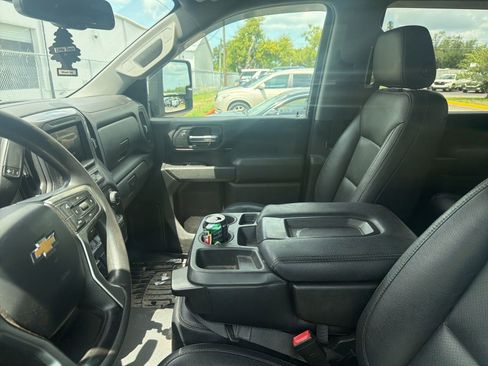 Used 2021 Chevrolet Silverado 2500 Custom w/ Custom Value Package AWD/4WD image 6