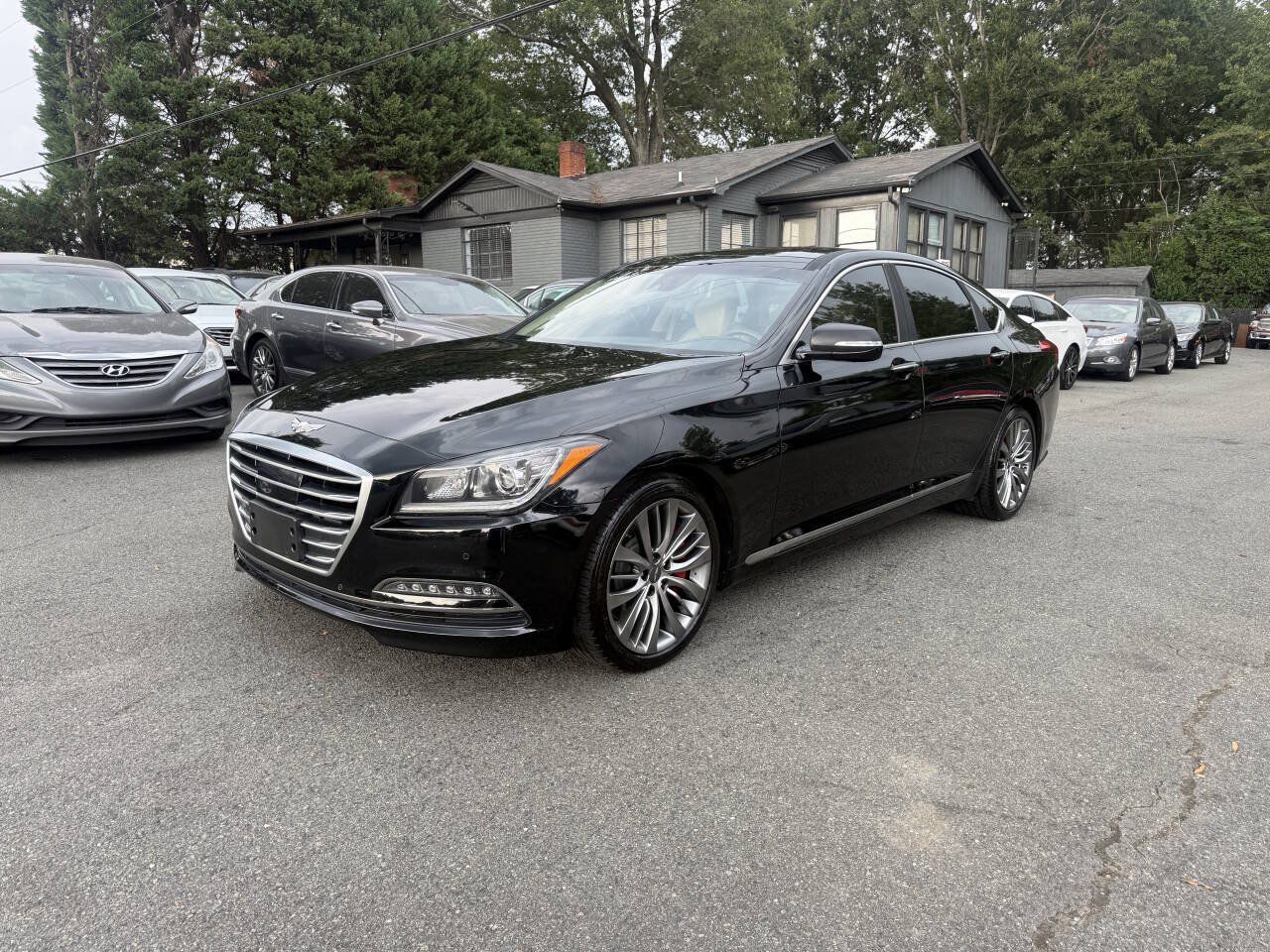 Used 2015 Hyundai Genesis 5.0 RWD image 2